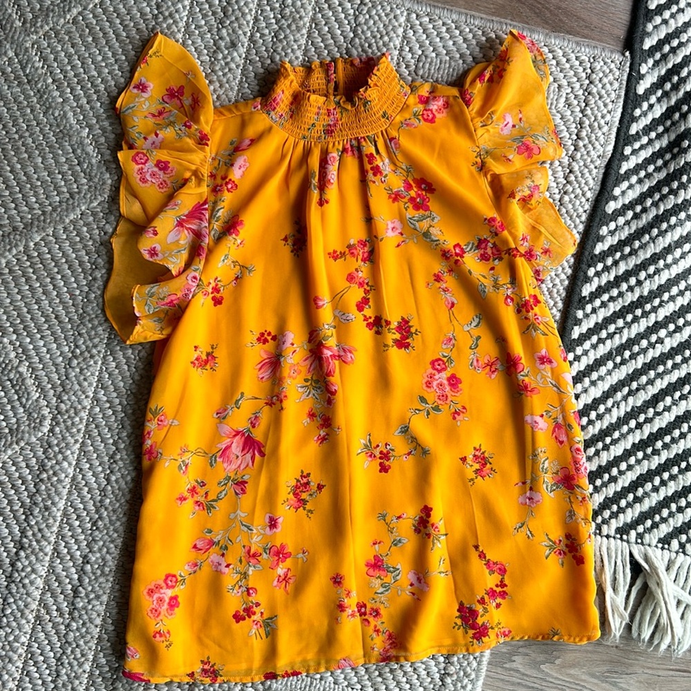 1 State blouse 
Yellow floral 
Size Medium